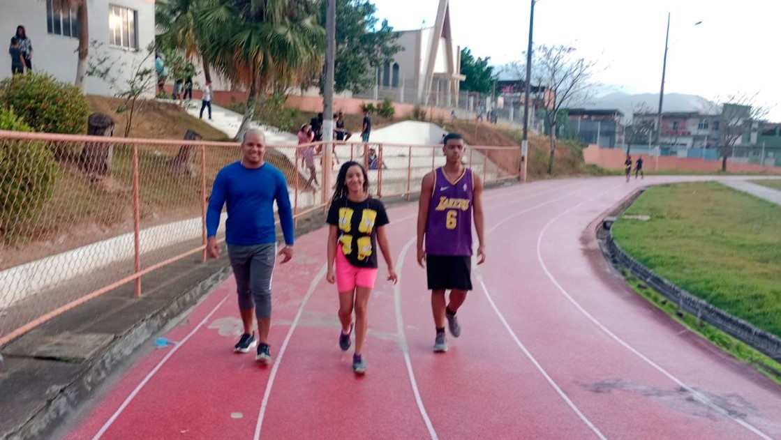 Caminhada Na Pista Da Vila Ol Mpica Atrai Frequentadores De Diversos