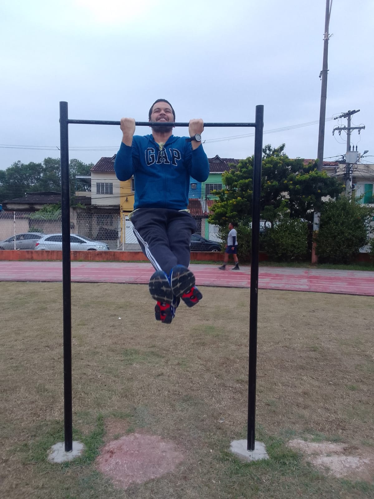 Vila Olímpica instala barras fixas para frequentadores se exercitarem ...